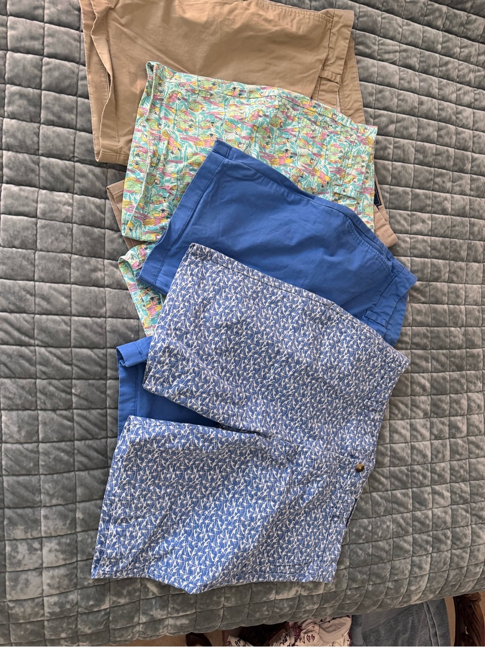 Vineyard Vines Men’s Blue Patterned and Solid Shorts. 4 pair, like new! Size 36